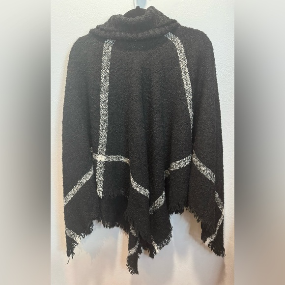 Chicos Poncho - Picture 8 of 8